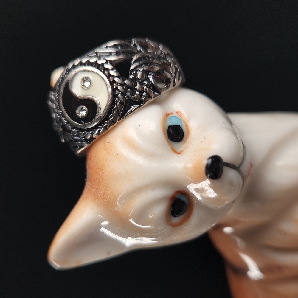 Yin Yang rhinestones ring Size 7.5 Vintage 90s
